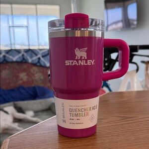 Stanley Magenta Quencher H2.0 Tumbler